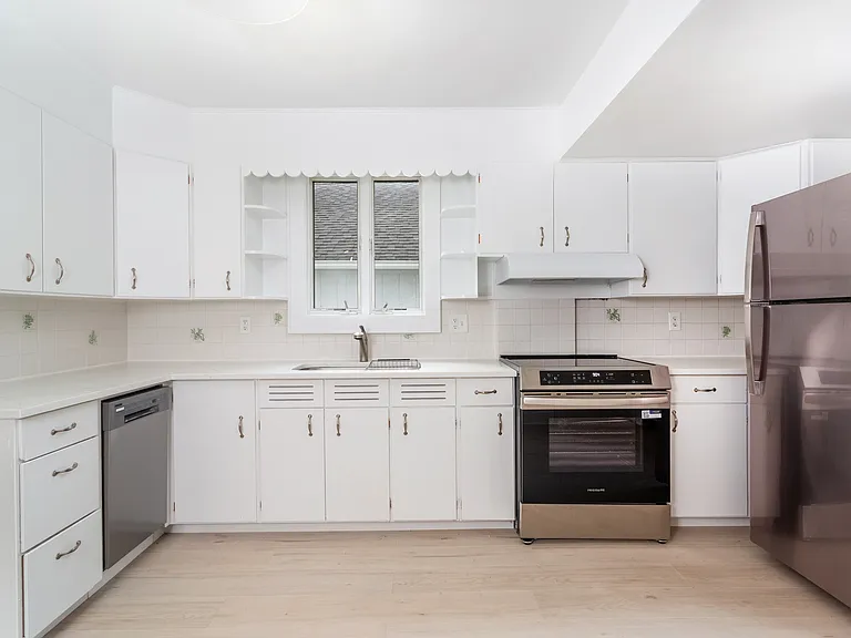 31 Hillandale Rd — Photo 21