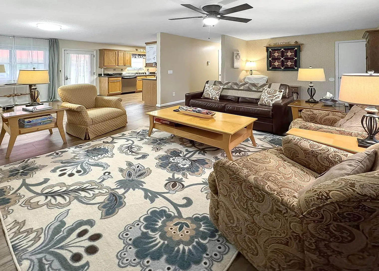 4 bed, 2.5 bath, 1689 sqft, $4,743 — Photo 2
