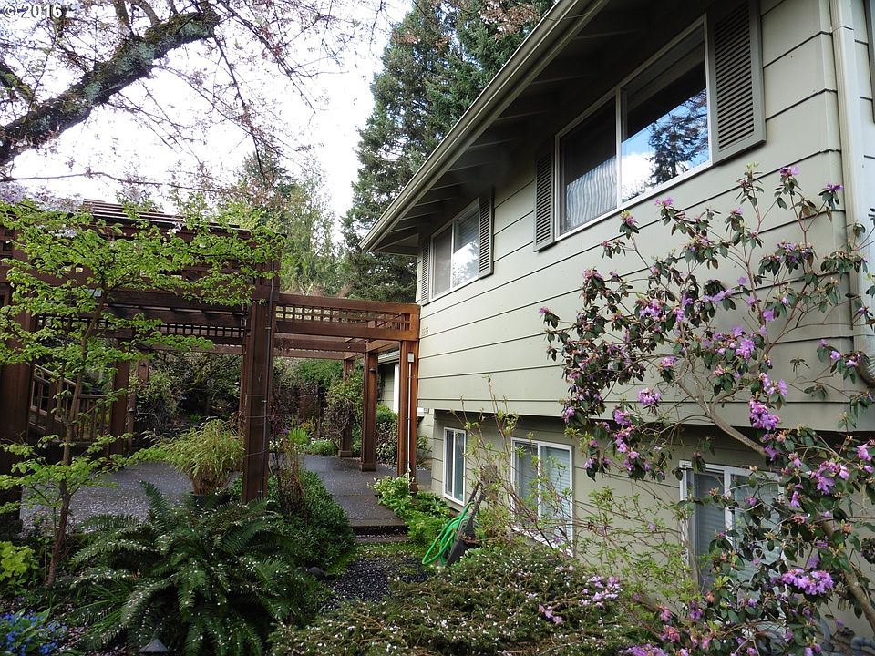 2nd image of 3355 Fillmore St
