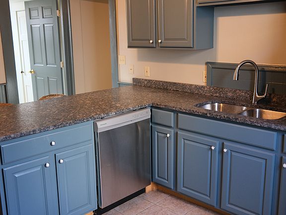 5th image of 430 Main St APT A
