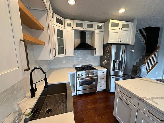 Gas range with vented overhead fan