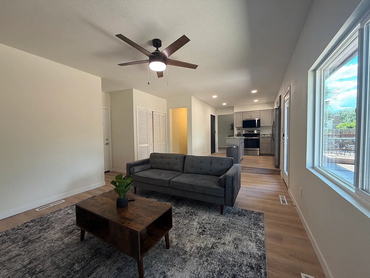 7 bed, 2496 sqft, $2,950 — Photo 4