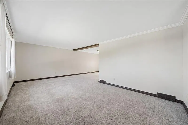 4 bed, 2021 sqft, $2,500 — Photo 3