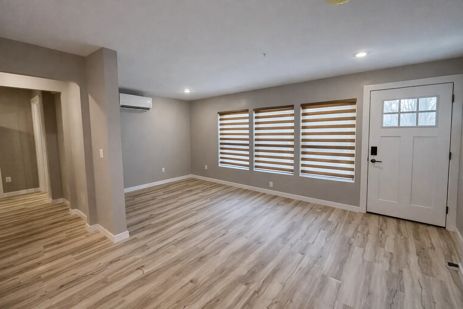 2 bed, 908 sqft, $2,300 — Photo 3