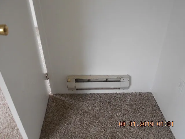 313 N E St — Photo 7
