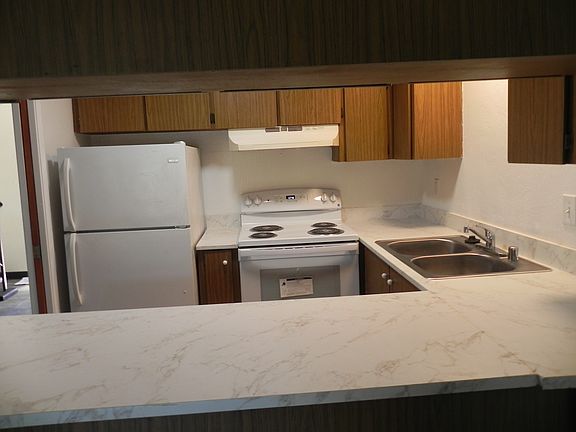 3rd image of 2011 Sierra Rd APT F