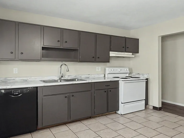 3653 Beaumont Dr — Photo 7
