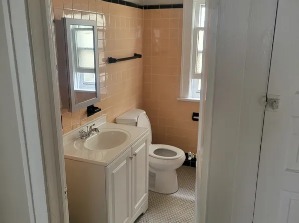 3 bed, 1.0 bath, 1308 sqft, $1,325, 1637 Eddington Rd #1, Cleveland Heights, OH 44118