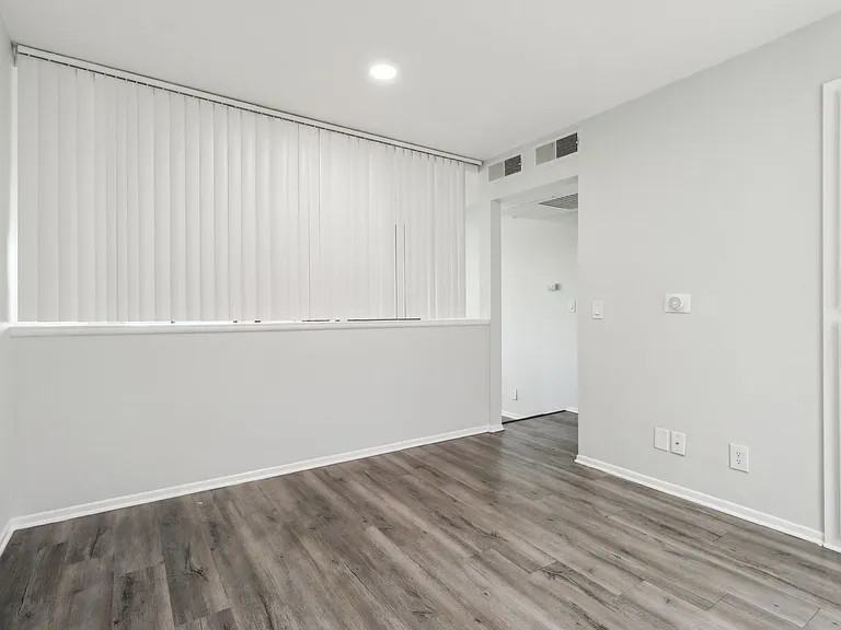 1223 Federal Ave — Photo 35