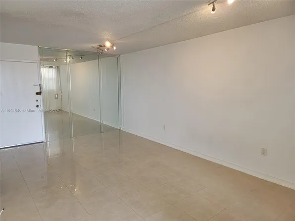 9440 W Flagler St APT 204, Miami, FL 33174