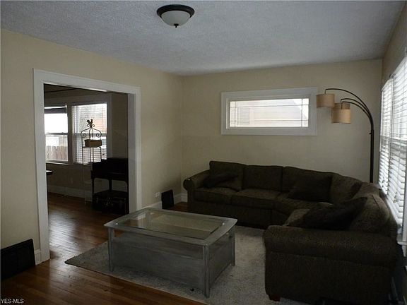 3rd image of 2112 Glenbury Ave