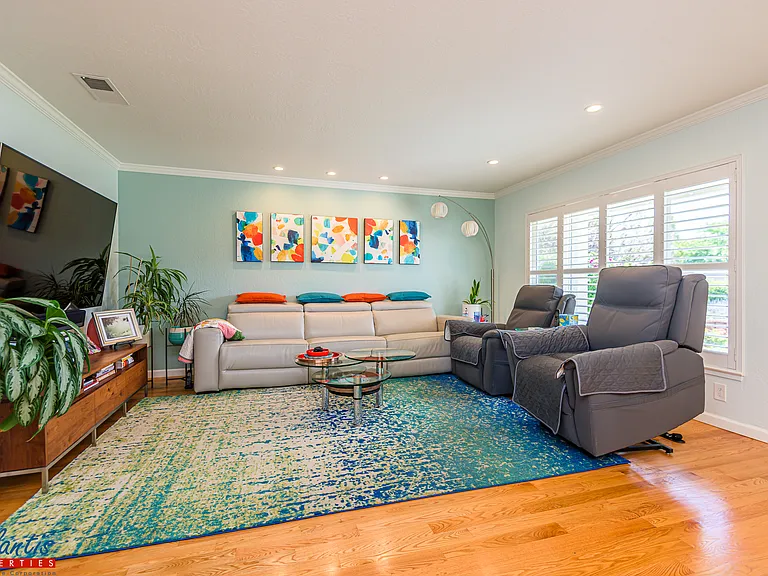 3069 Alexander Ave — Photo 3
