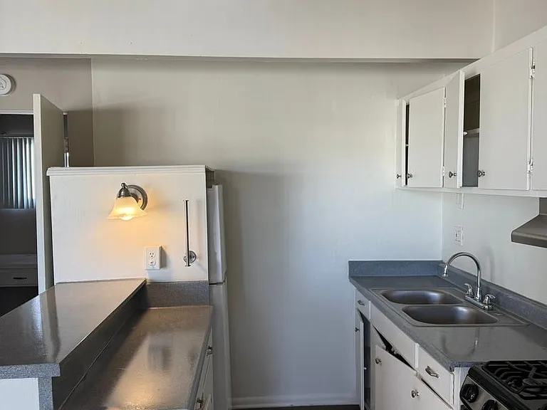 Oxnard Occidental Apartments — Photo 13