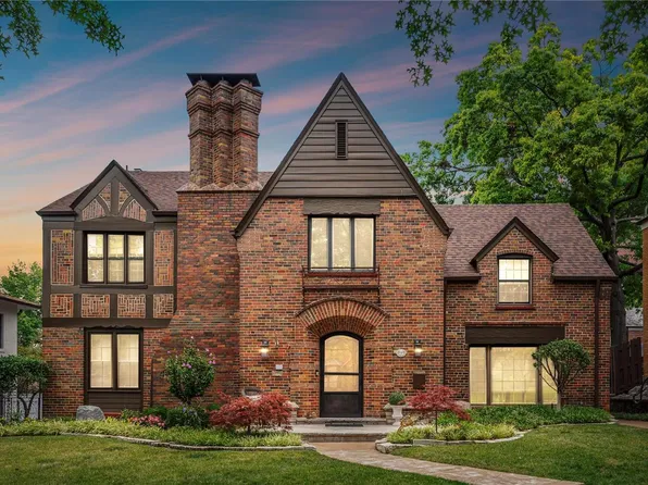 8029 Venetian Dr, Saint Louis, MO 63105