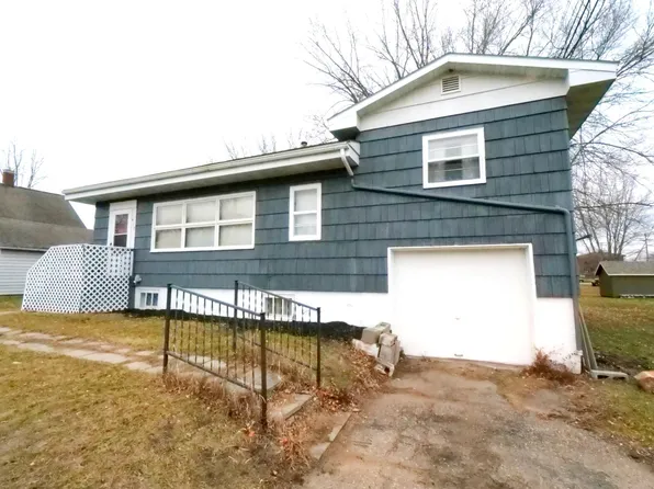 417 8th St E, Wabasha, MN 55981