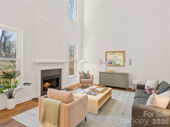 2020 Sablewood Dr, Charlotte, NC 28205