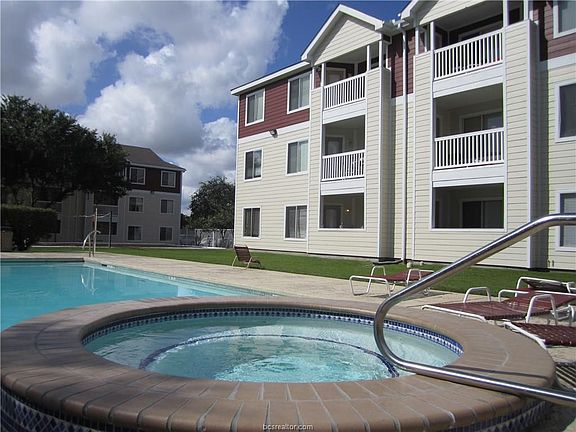 2nd image of 515 Southwest Pkwy APT 302