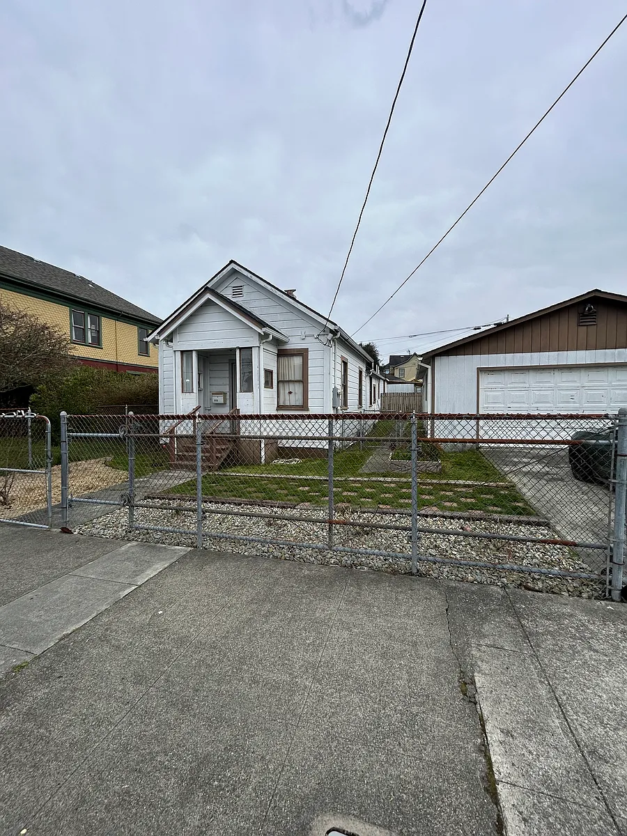 Building Photo - 913 A St #1