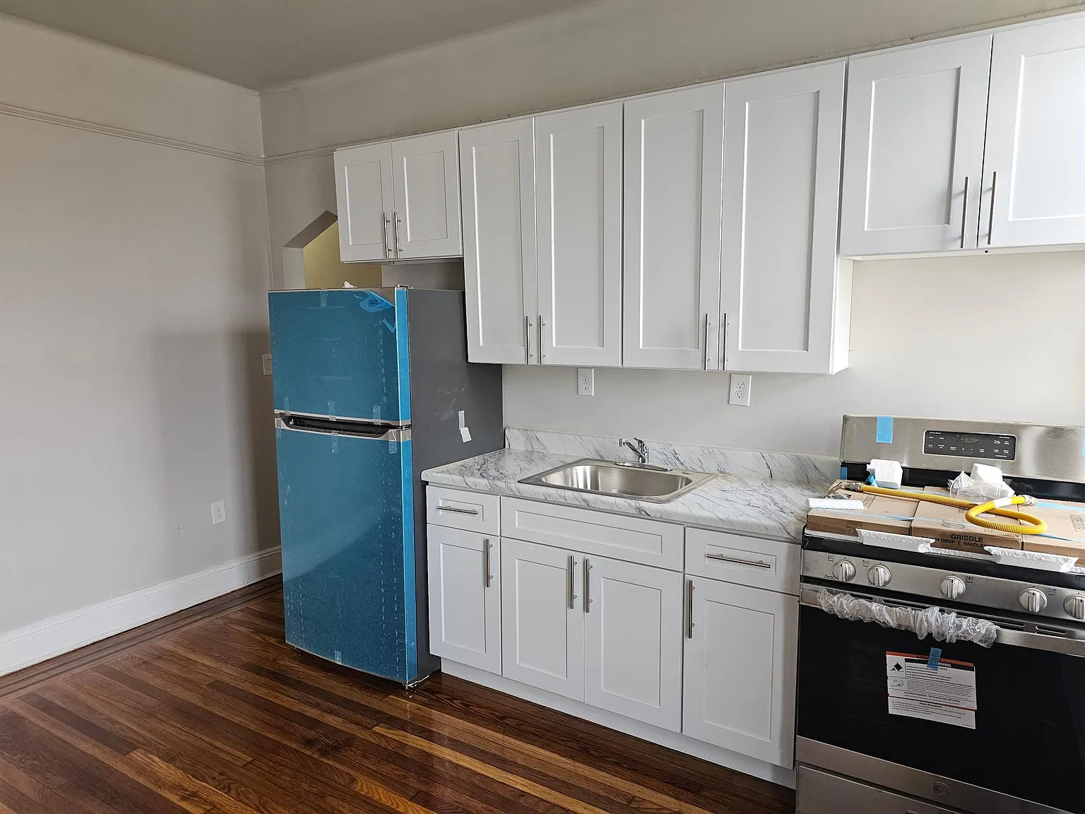 2 bed, 700 sqft, $2,995 — Photo 2