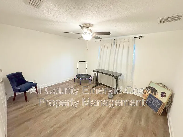 481 Kelly St — Photo 34