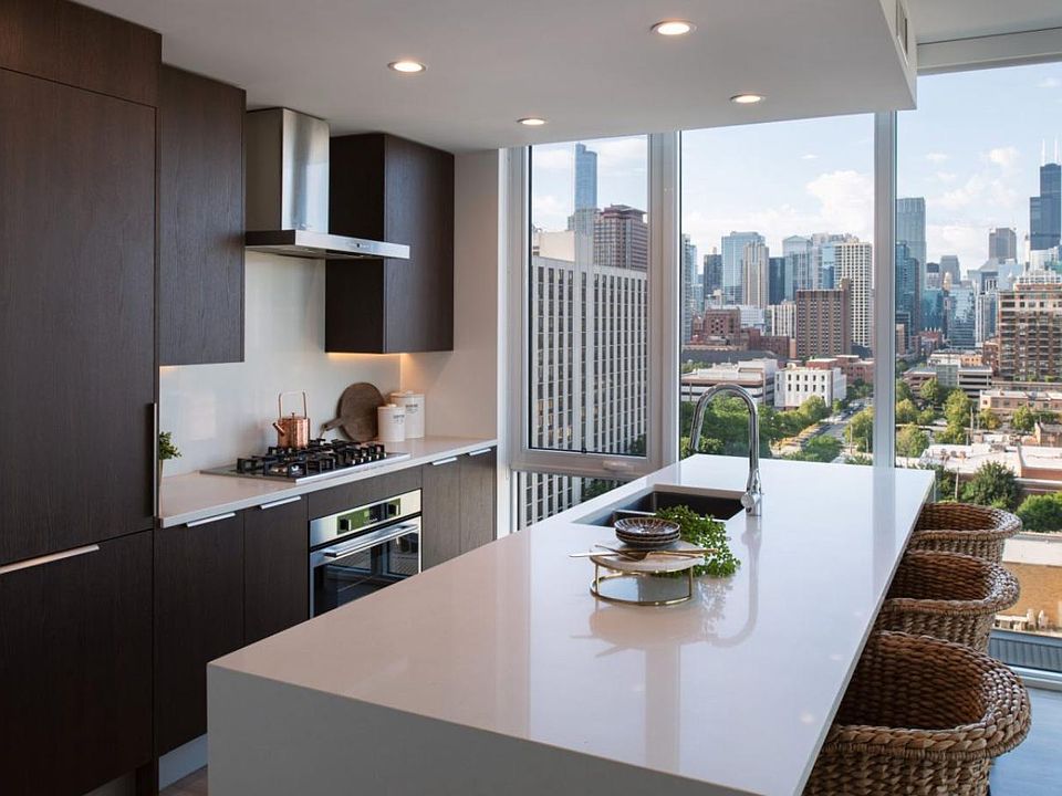 1st image of 1034 N Wells St #1710