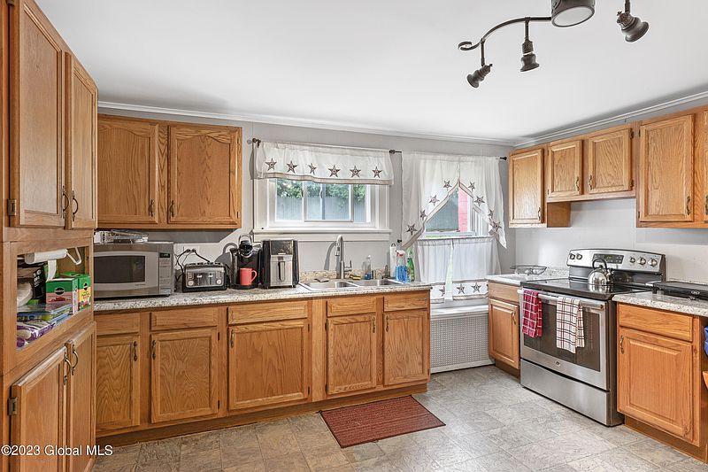 3rd image of 52 Middle Street