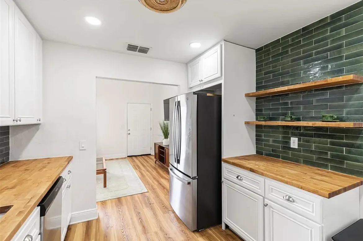2 bed, 872 sqft, $2,000 — Photo 3