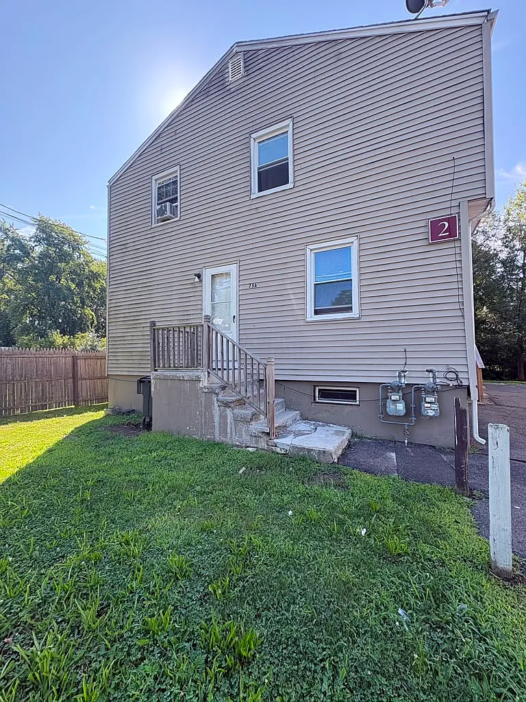 3 bed, $2,100 — Photo 1