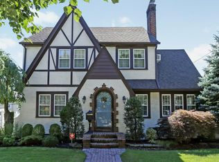 35 Plymouth Rd, Rockville Centre, NY 11570