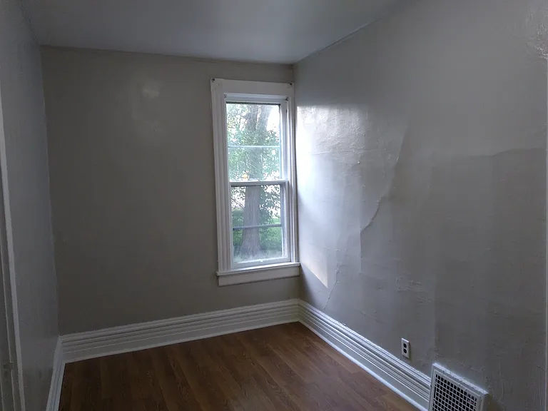 312 Randall St — Photo 6