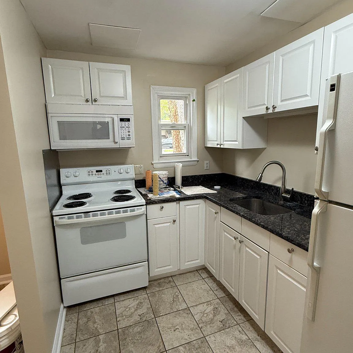 2 bed, 1.5 bath, 7616 sqft, $2,000 — Photo 3