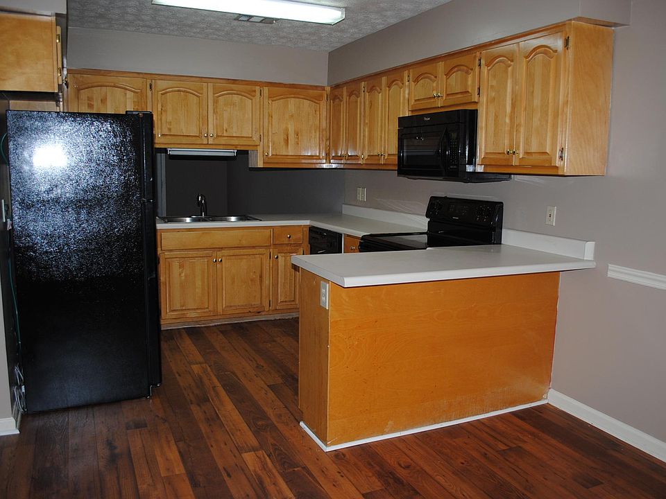2nd image of 1945 Bluff Ct