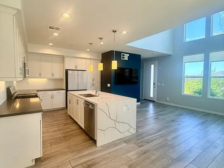 2344 Element Way — Photo 5