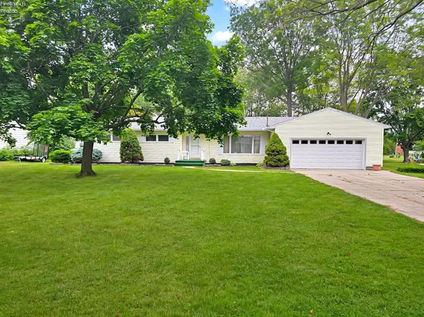 206 Harvest Ln, Oak Harbor, OH 43449