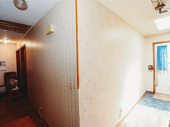 2nd image of 913 Longview Dr