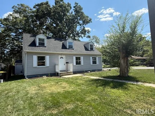 4509 SW Anthony Wayne Dr, Fort Wayne, IN 46806