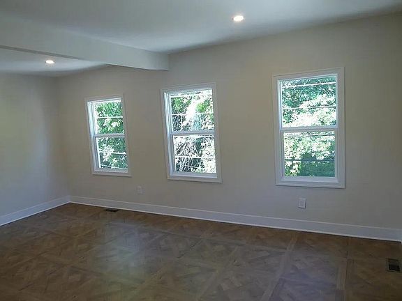 3rd image of 2493 Thurman Ave Unit 2