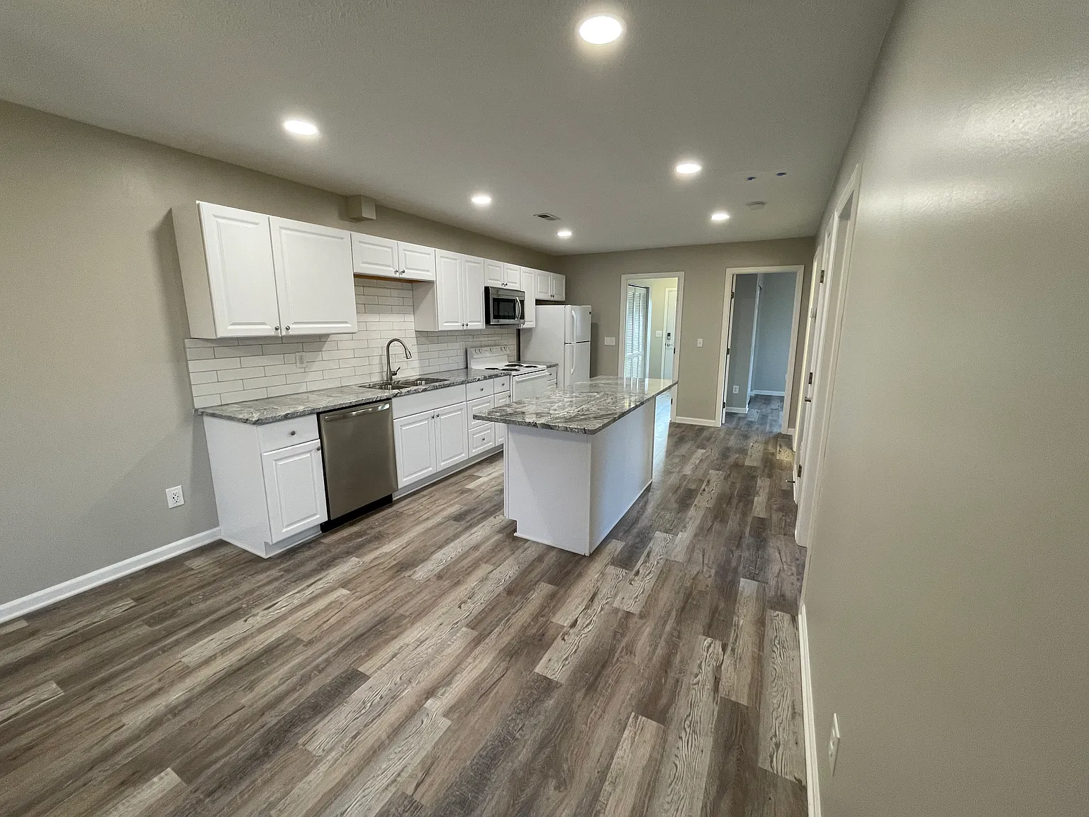 2 bed, 990 sqft, $1,450 — Photo 3