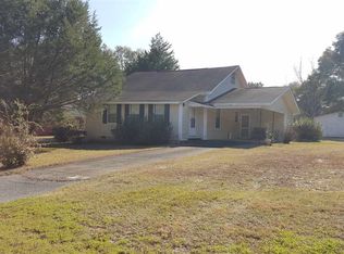 318 E Smith Ave, Geneva, AL 36340