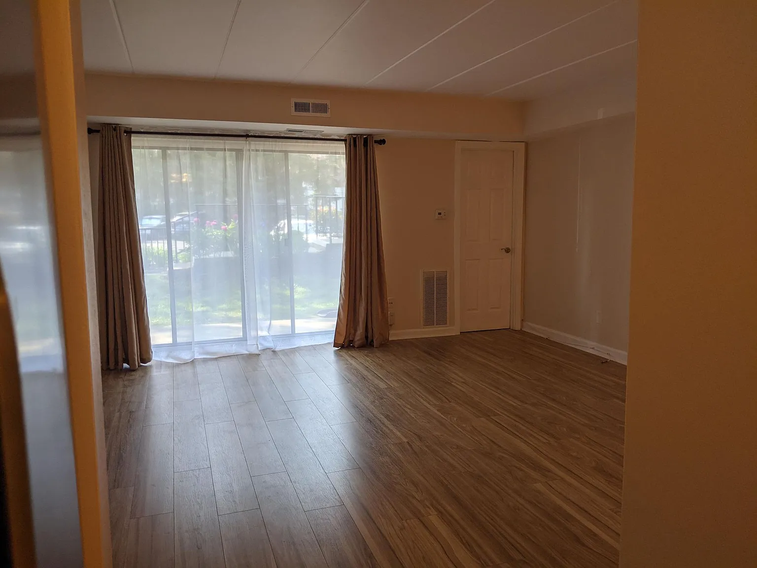 2 bed, 1166 sqft, $2,045 — Photo 4