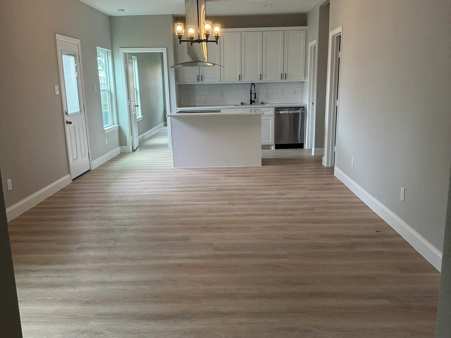 2502 Oxford St — Photo 3