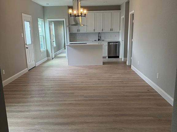 3rd image of 2502 Oxford St #110
