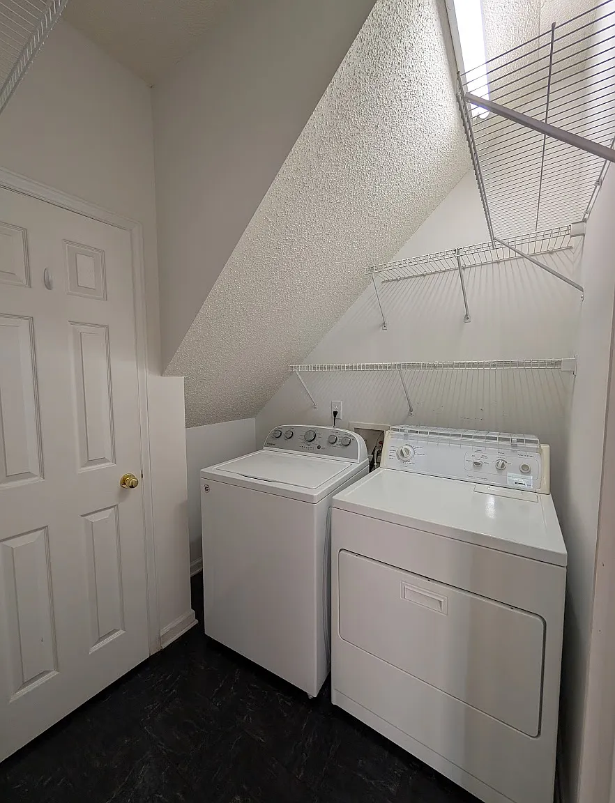 1st floor Primary Bedroom w/Ensuite — Photo 1