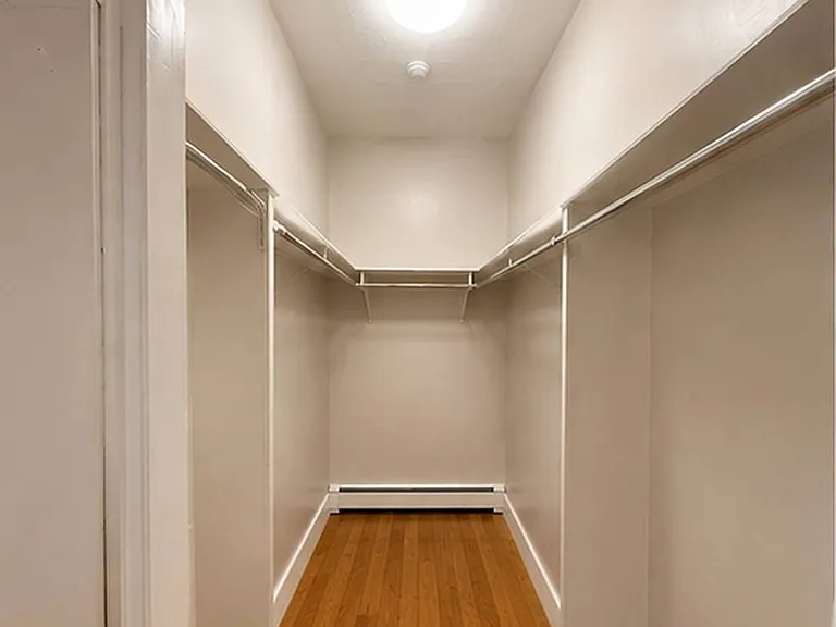 937 Main St #6 — Photo 4