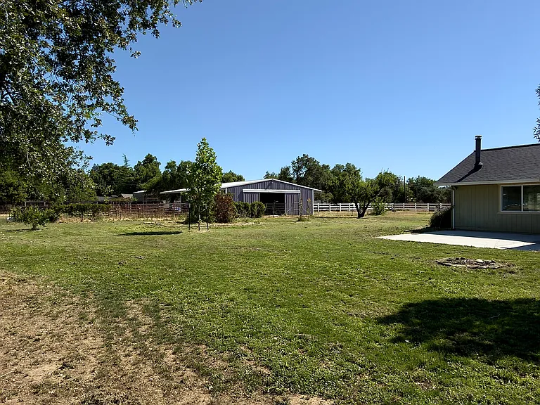 8664 Deschutes Rd — Photo 36