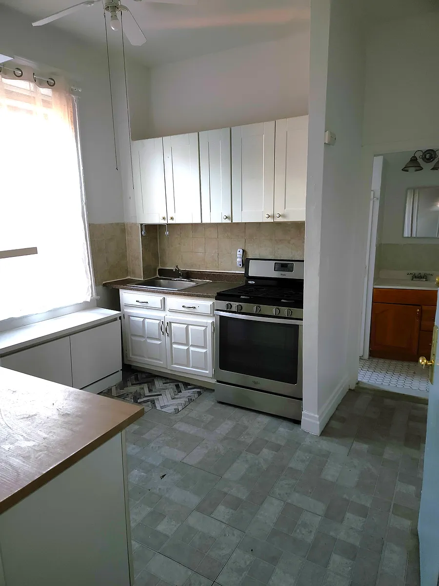 Building Photo - 87-30 123rd St #2A
