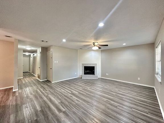 3rd image of 4510 Edinburgh Dr