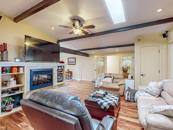 4th image of 10213 Santa Paula Ave NE
