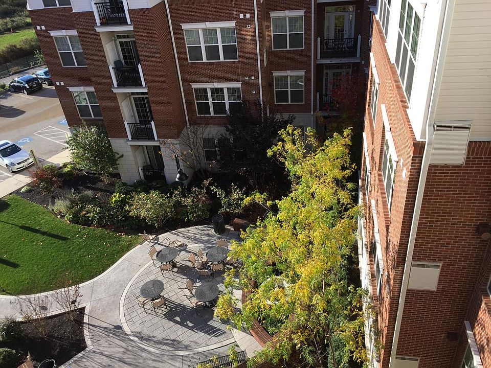 Pic from Balcony into Courtyard