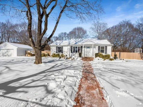 105 Greenport Avenue, Medford, NY 11763